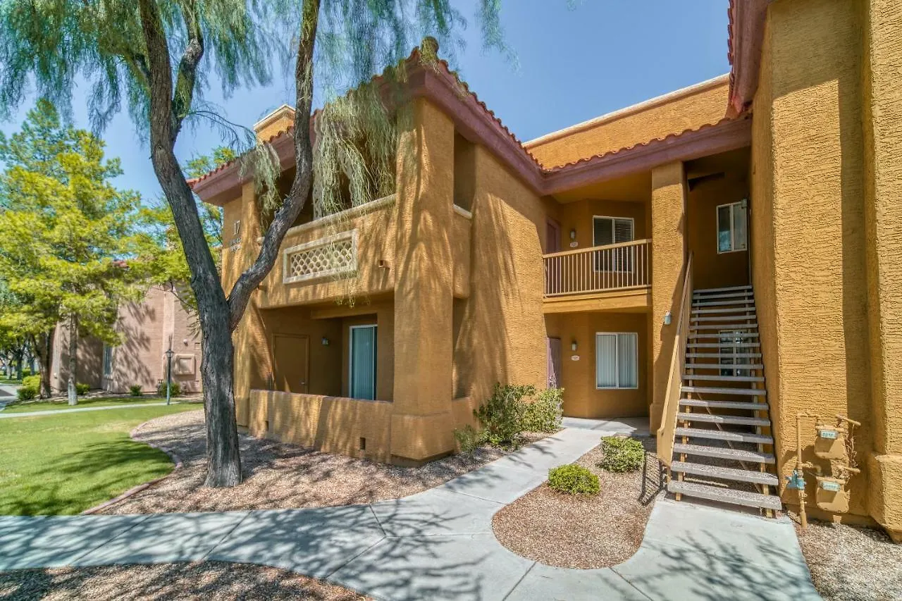 Pristine Top Floor Condo With Access To Clubhouse & Pools Phoenix 0*,  USA
