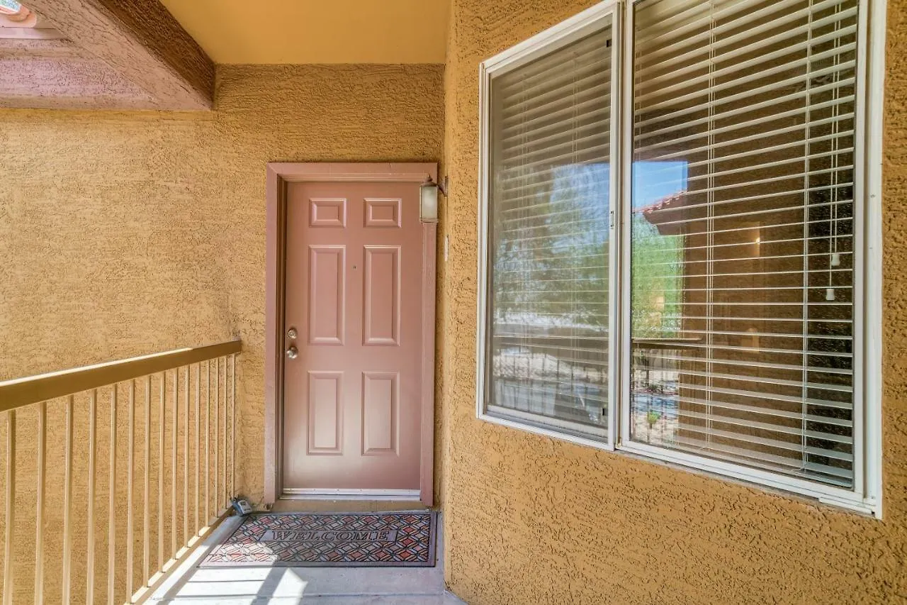 Pristine Top Floor Condo With Access To Clubhouse & Pools Phoenix USA
