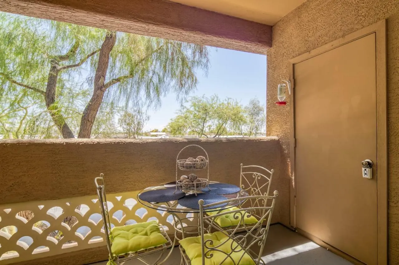 Pristine Top Floor Condo With Access To Clubhouse & Pools Phoenix Semesterbostad
