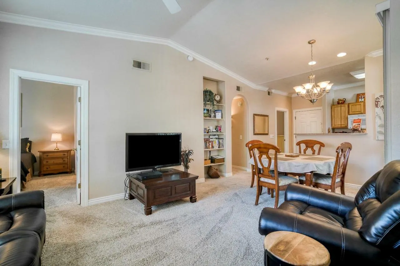 Pristine Top Floor Condo With Access To Clubhouse & Pools Phoenix