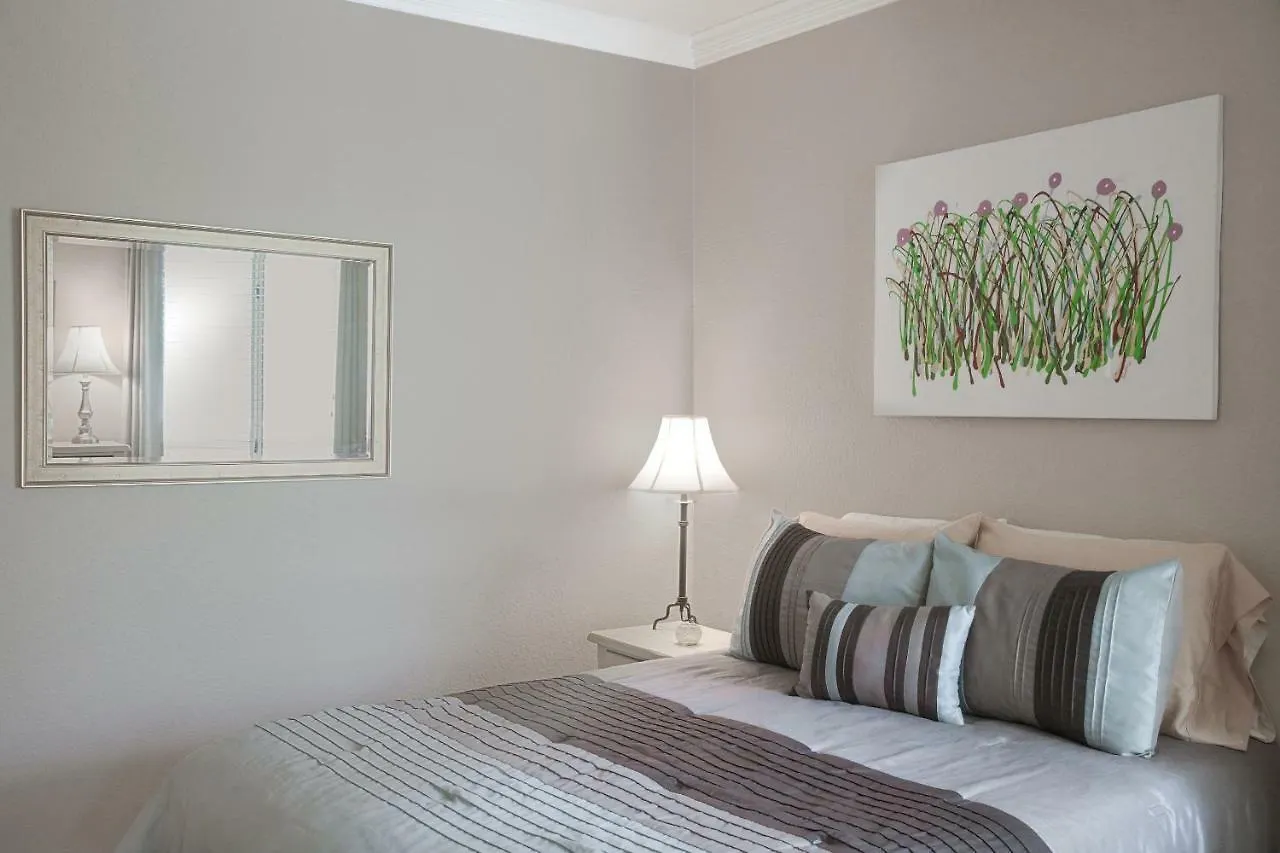 Pristine Top Floor Condo With Access To Clubhouse & Pools Phoenix