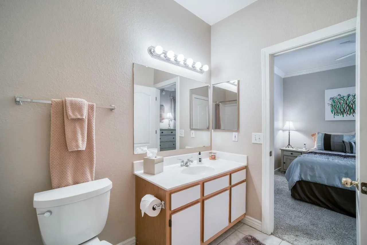 Pristine Top Floor Condo With Access To Clubhouse & Pools Phoenix 0*,  États-Unis