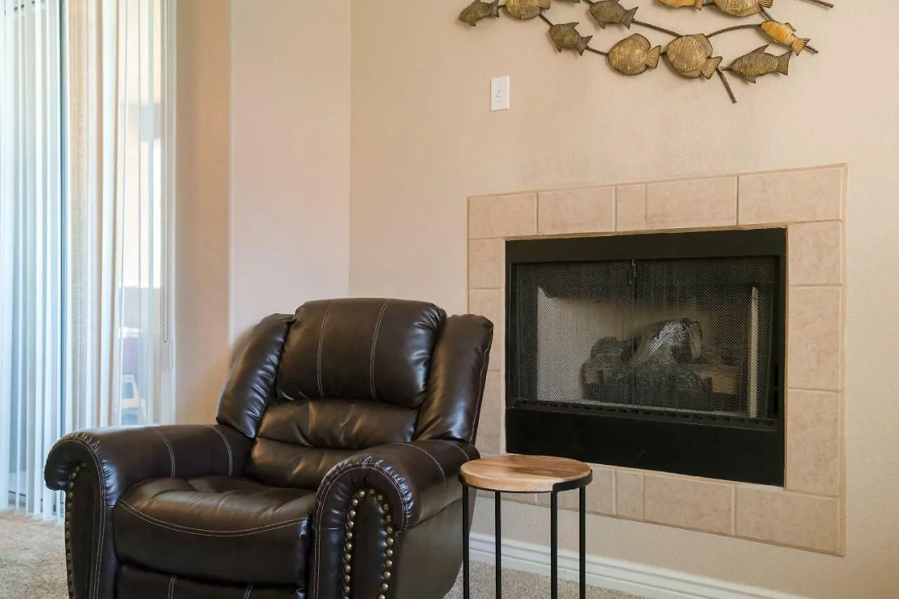 Pristine Top Floor Condo With Access To Clubhouse & Pools Phoenix 0*,  États-Unis