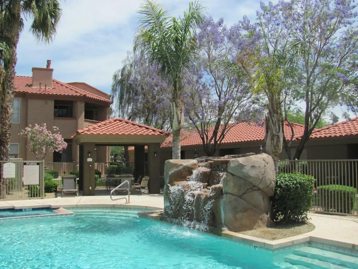 Pristine Top Floor Condo With Access To Clubhouse & Pools Phoenix